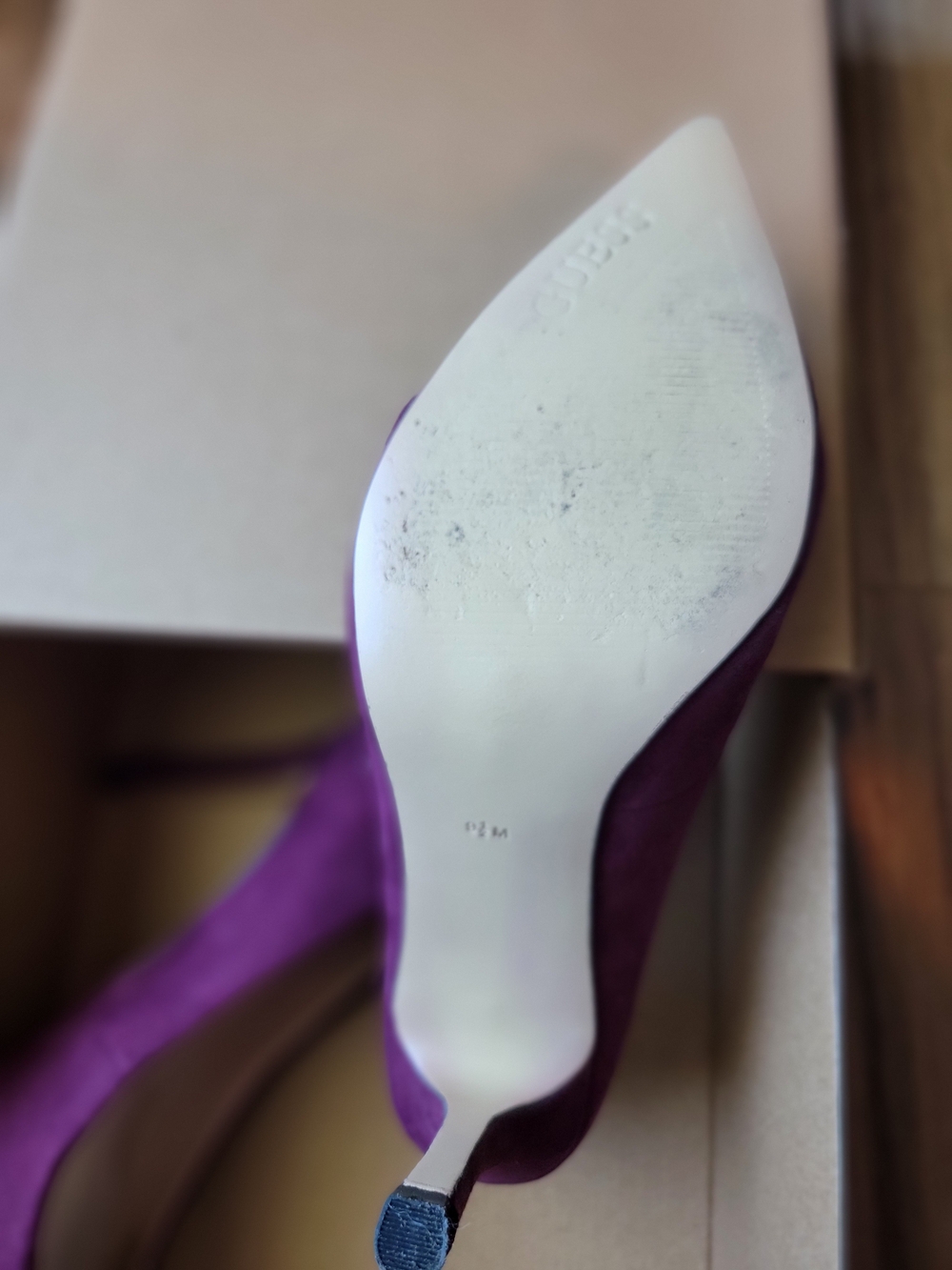 Guess Wine Purple Suede Pointed-Toe Stiletto Pump EUC 9.5 - Picture 3 of 3